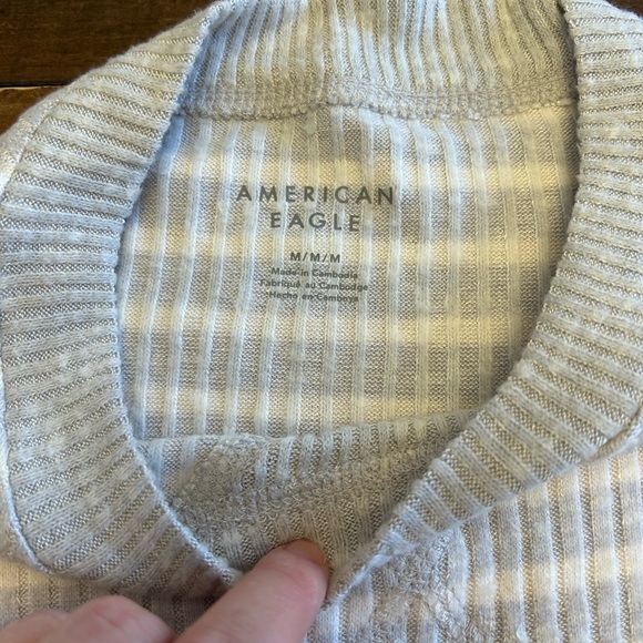 American Eagle Cream & Light Gray Ribbed Crewneck Sweater - Picture 2 of 3